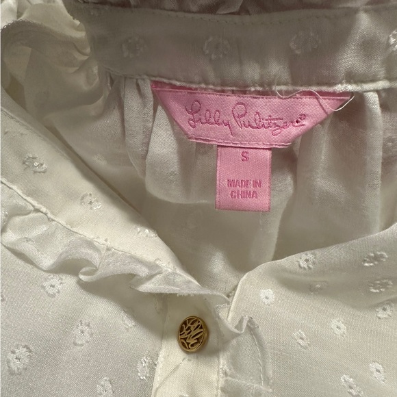 Lilly Pulitzer white top in size S. Beautiful detail throughout. Lilly buttons - Picture 7 of 12